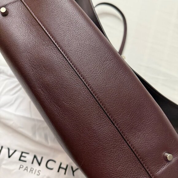 Beautiful Givenchy Shark Bag - Picture 4 of 14